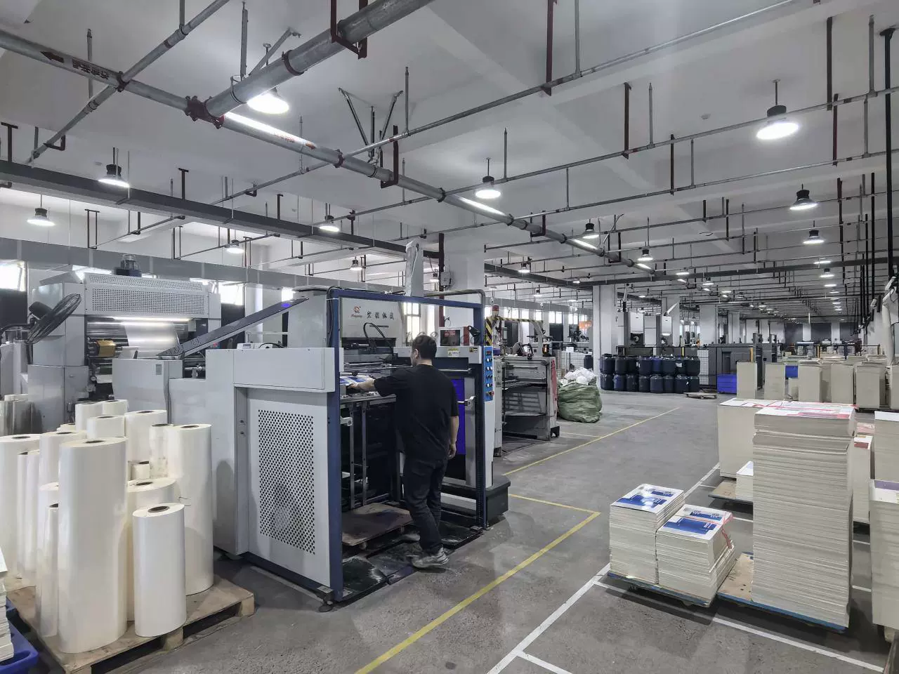 Custom packaging production workflow and automated quality verification at Boxivia