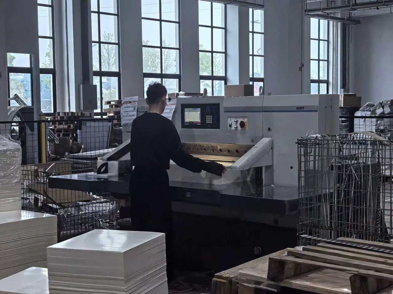 Boxivia automated packaging manufacturing facility and dieline engineering