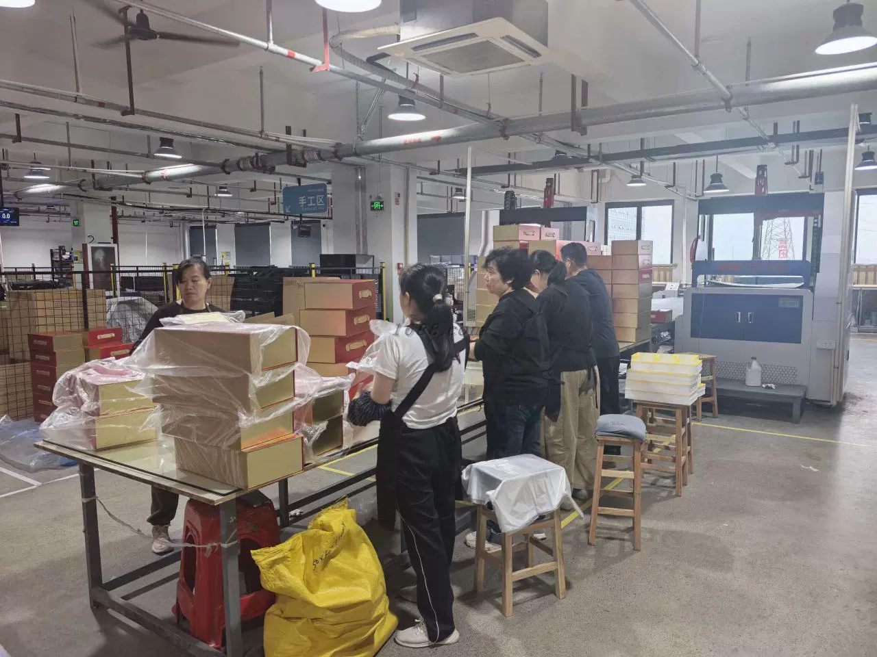 Boxivia custom clothing packaging and manufacturing facility