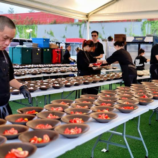 Stackable eco-friendly paper soup bowls for catering events
